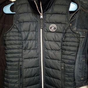 Abercrombie and Fitch wind breaker vest size S